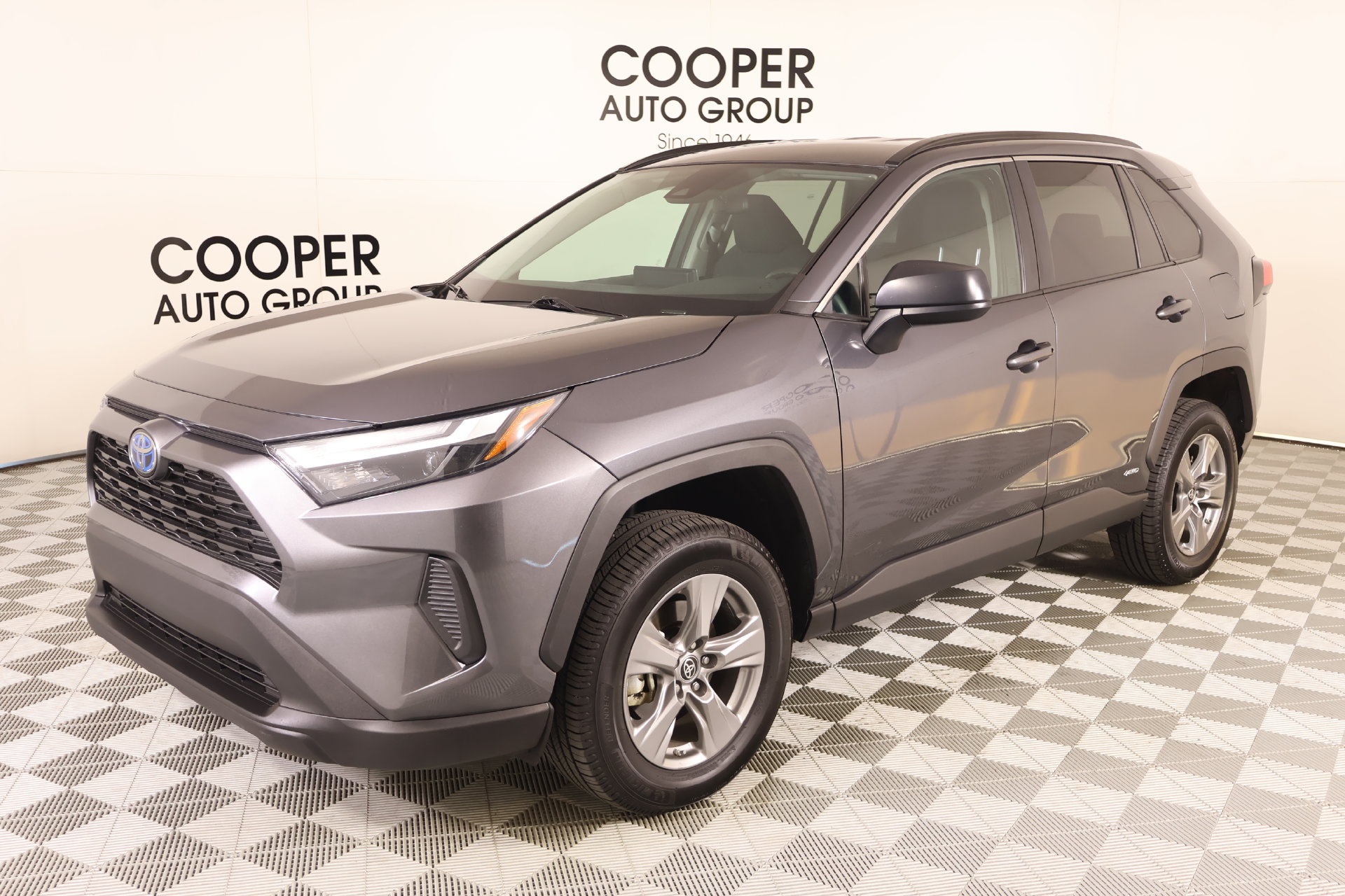 Used 2024 Toyota RAV4 LE AWD/4WD image 9