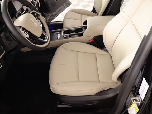 New 2026 Lincoln Corsair Premiere image 12