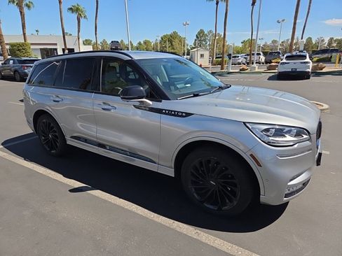 Used 2024 Lincoln Aviator Black Label w/ Jet Package AWD/4WD image 3