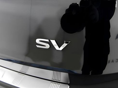 Used 2023 Nissan Rogue SV image 12