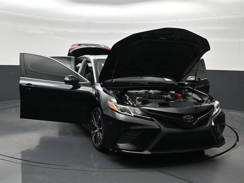 Used 2020 Toyota Camry SE FWD image 39