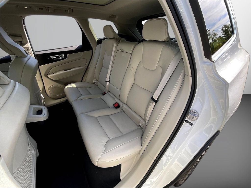 Used 2023 Volvo XC60 B5 Plus AWD/4WD image 21