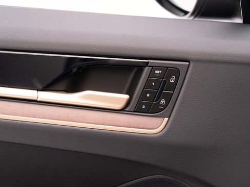 New 2026 Porsche Cayenne image 22