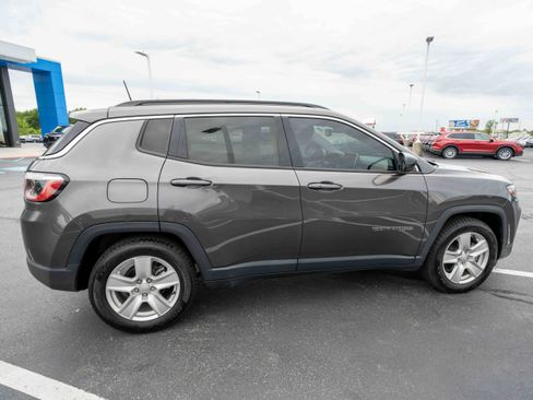Used 2022 Jeep Compass Latitude w/ Sun and Sound Group FWD image 6