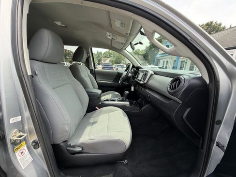 Used 2016 Toyota Tacoma SR5 w/ Towing Package RWD image 15