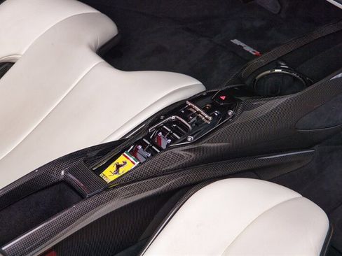 Used 2023 Ferrari SF90 Spider image 30