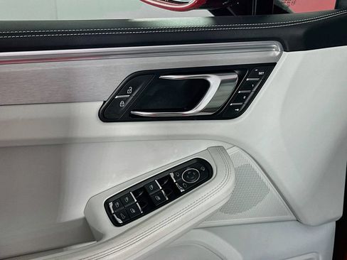 Certified 2023 Porsche Macan AWD/4WD image 20