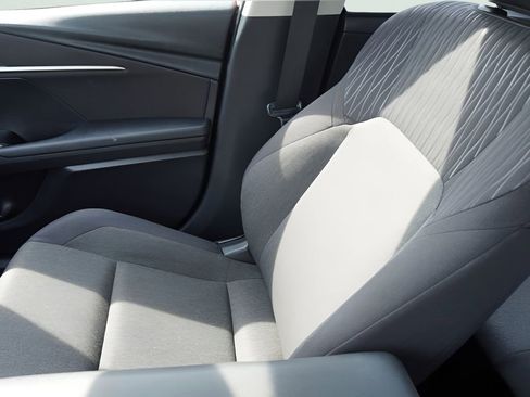 Used 2025 Toyota Camry LE image 27