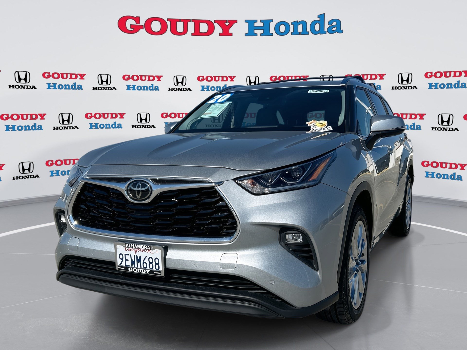 Used 2020 Toyota Highlander Limited FWD image 1