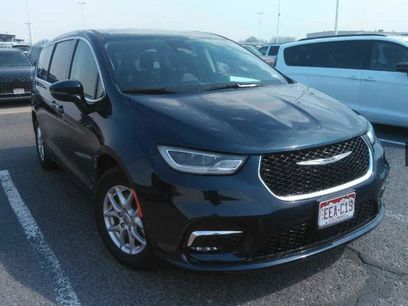 Used 2023 Chrysler Pacifica Touring-L