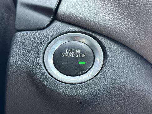 Used 2020 Chevrolet Equinox LS FWD image 16