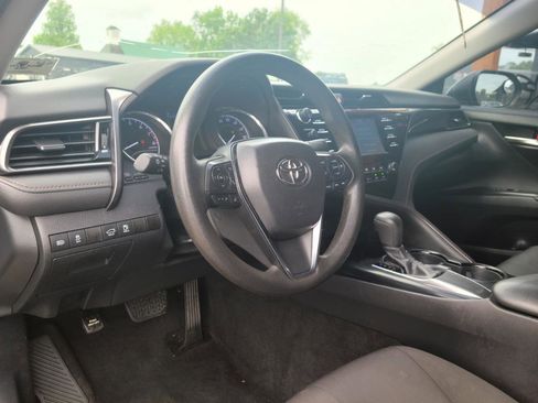 Used 2019 Toyota Camry LE FWD image 9