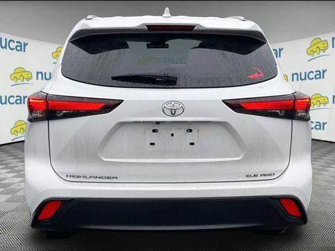 Used 2024 Toyota Highlander XLE image 3