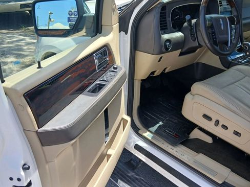 Used 2017 Lincoln Navigator L Reserve image 12