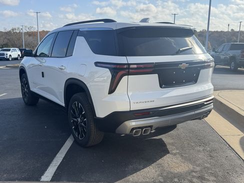 New 2026 Chevrolet Traverse LT image 3