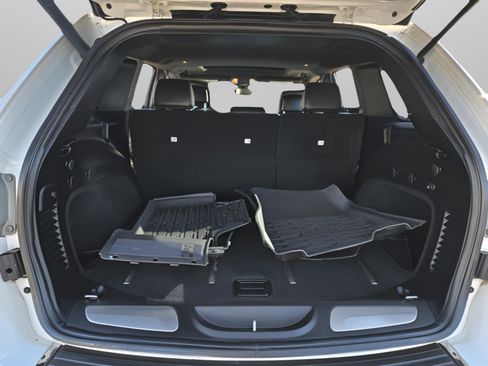 Used 2017 Jeep Grand Cherokee Limited image 31