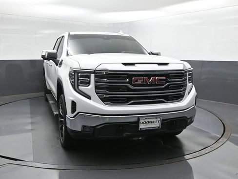 Used 2023 GMC Sierra 1500 SLT w/ X31 Off-Road Package AWD/4WD image 17