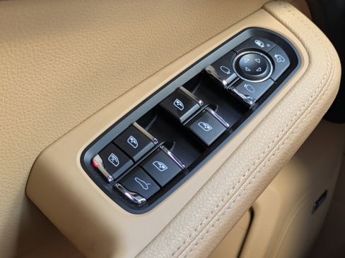 Used 2018 Porsche Macan S image 24