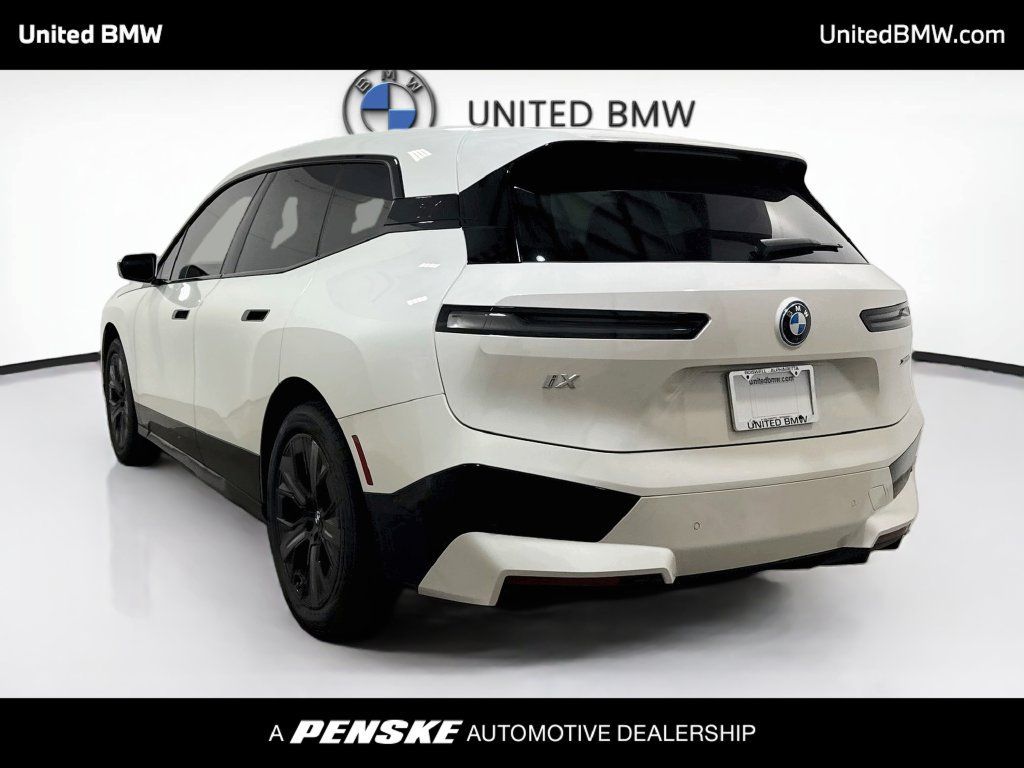 Certified 2024 BMW iX xDrive50 w/ Premium Package AWD/4WD image 7