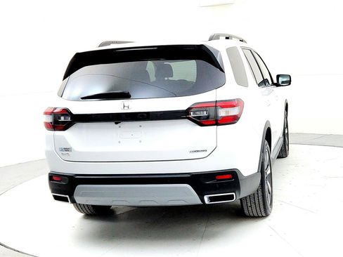 Used 2023 Honda Pilot Touring image 5