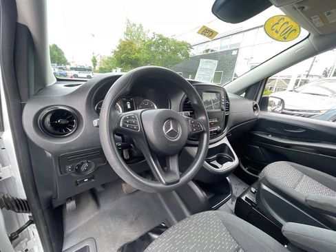 Used 2023 Mercedes-Benz Metris image 9