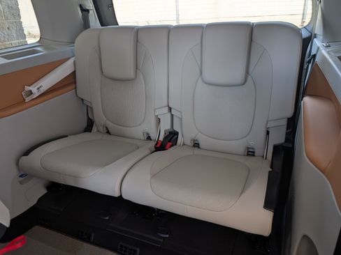 Used 2025 Volkswagen ID. Buzz 1st Edition AWD/4WD image 19