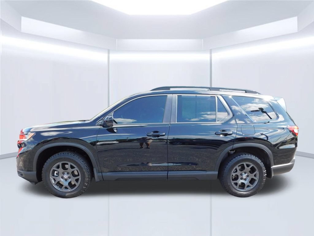 Used 2025 Honda Pilot TrailSport image 6