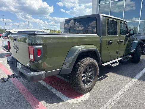 Used 2024 Jeep Gladiator Sport image 3