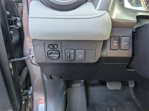 Used 2017 Toyota RAV4 Limited image 15