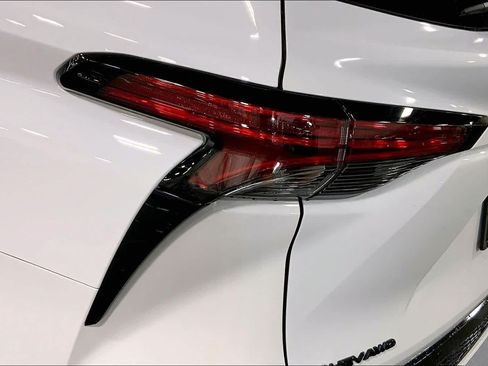 Certified 2025 Toyota Sienna XSE w/ XSE Plus Package AWD/4WD image 29