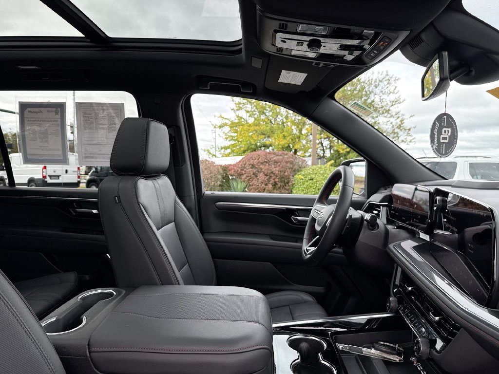 Used 2026 Chevrolet Suburban RST w/ Sun And Tow Package AWD/4WD image 7