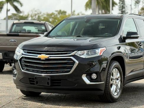 Used 2019 Chevrolet Traverse LT image 2