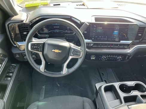 Used 2024 Chevrolet Silverado 1500 LT image 12