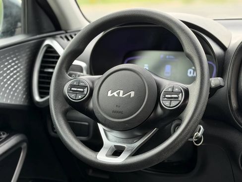 Used 2023 Kia Soul LX w/ Option Group 015 FWD image 17
