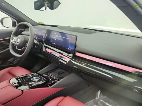 Used 2026 BMW 540i xDrive image 22