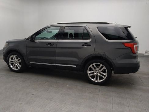 Used 2017 Ford Explorer XLT w/ Equipment Group 202A FWD image 3