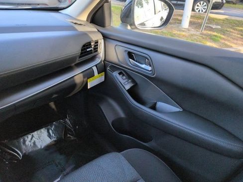 Used 2025 Nissan Rogue SV FWD image 16