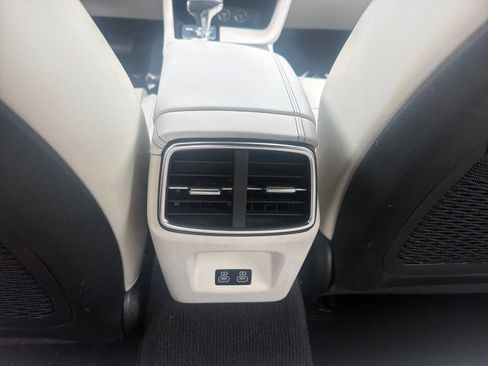 Used 2025 Genesis G70 2.5T RWD image 18