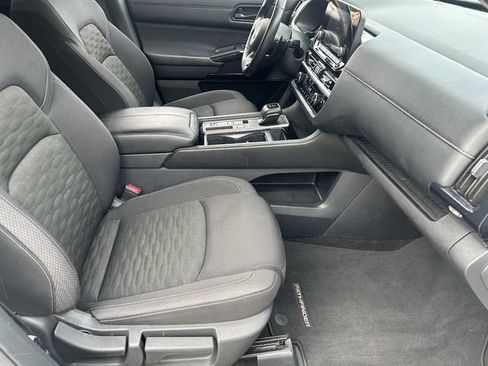 Used 2025 Nissan Pathfinder SV FWD image 12