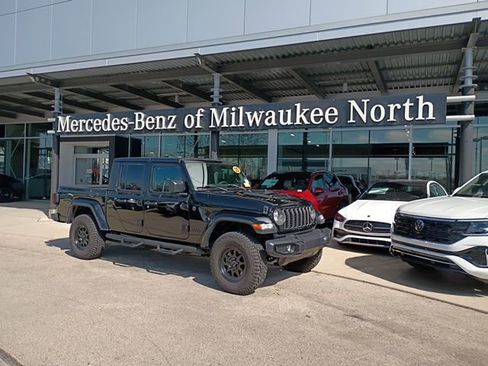 Used 2025 Jeep Gladiator Sport image 1