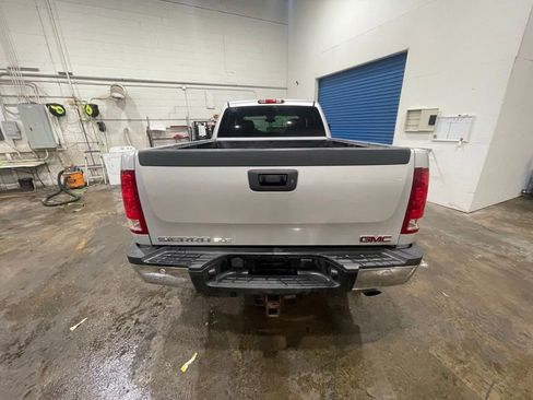 Used 2014 GMC Sierra 2500 SLE w/ SLE Preferred Package image 4
