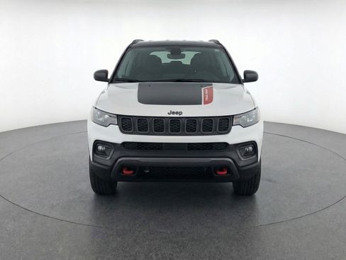 Used 2025 Jeep Compass Trailhawk AWD/4WD image 2