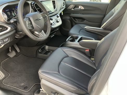 New 2026 Chrysler Pacifica Select FWD image 22