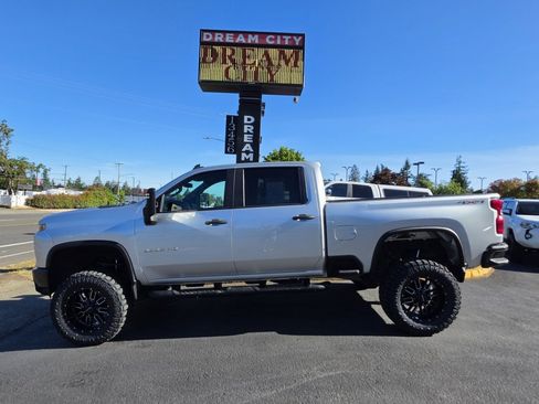 Used 2022 Chevrolet Silverado 2500 Custom w/ Custom Value Package AWD/4WD image 2