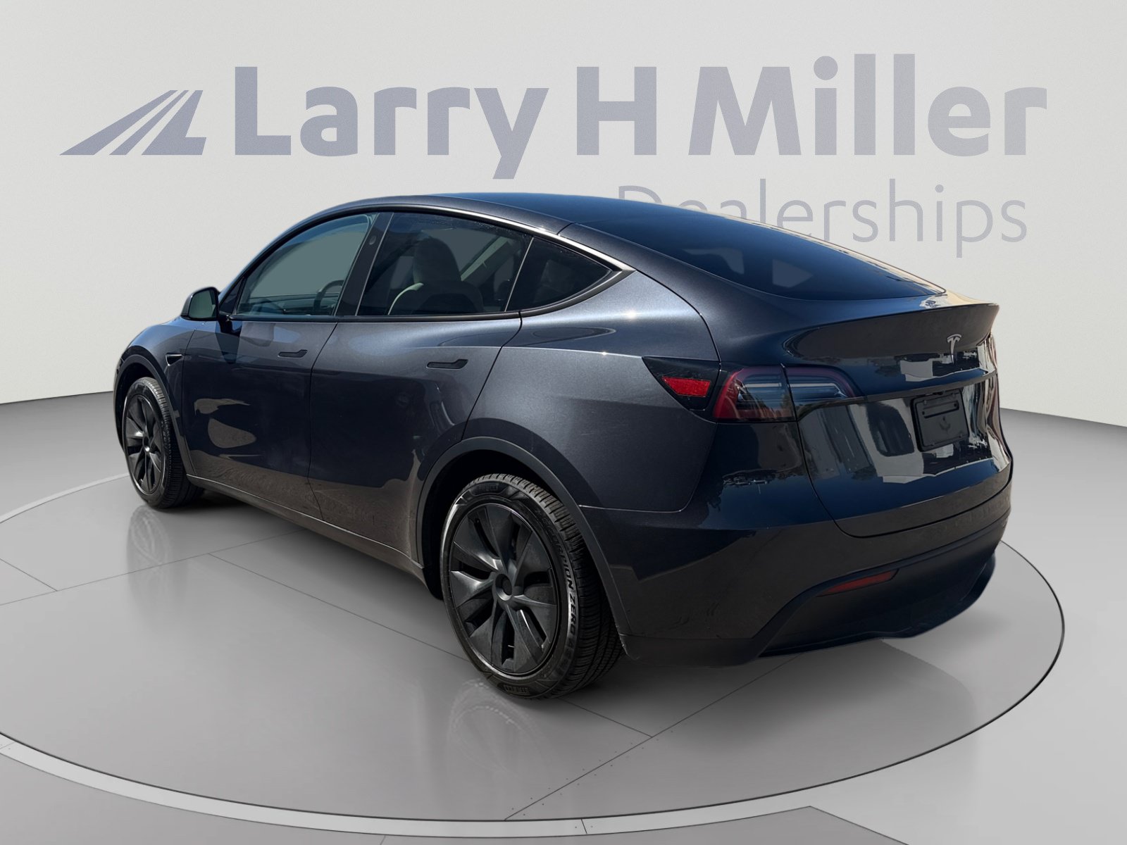 Used 2024 Tesla Model Y Long Range RWD image 3