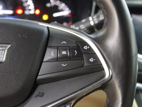 Used 2018 Cadillac XT5 AWD image 17
