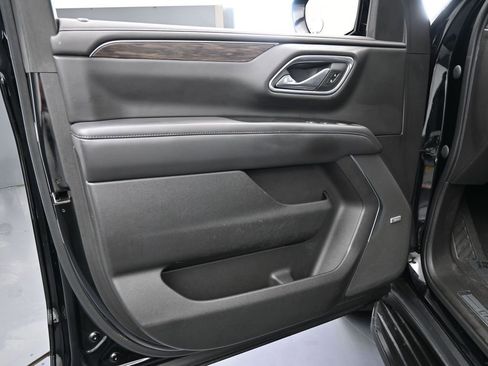 Used 2021 Chevrolet Suburban LT image 16