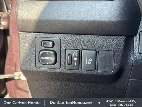 Used 2017 Toyota RAV4 LE image 25