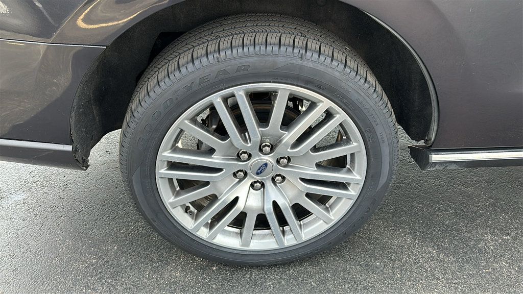Used 2024 Ford Expedition Limited AWD/4WD image 9