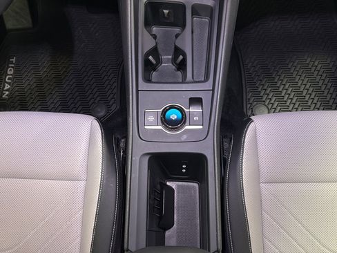 Certified 2025 Volkswagen Tiguan SE AWD/4WD image 34